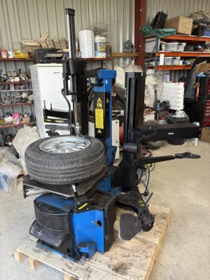 Used Hofmann Megaplan tyre changer for sale with assist arms