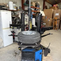 Hofmann Megaplan 713XL tyre changer with two assist arms