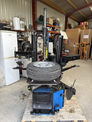 Hofmann Megaplan 713XL tyre changer with two assist arms